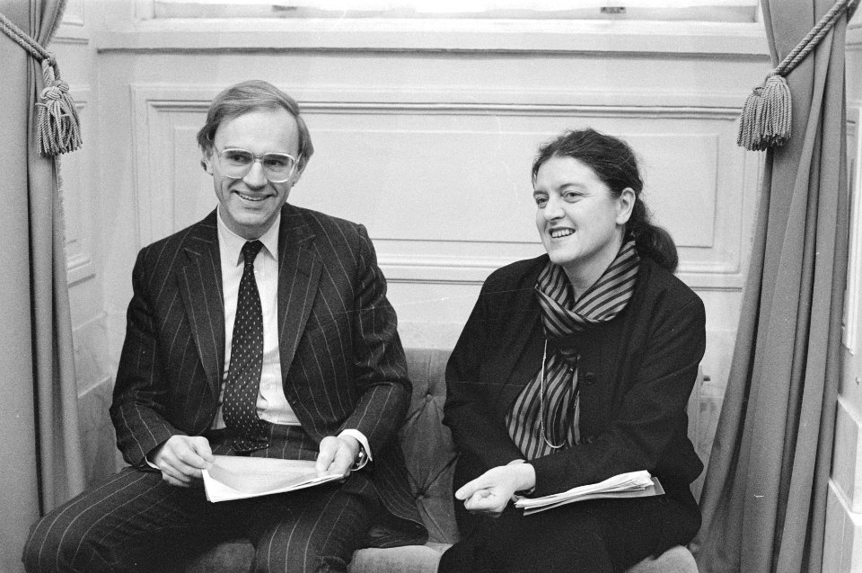 Tweede Kamer weer bijeen na kerstreces minister Ruding en Schoo wachten in een , Bestanddeelnr 933-2102