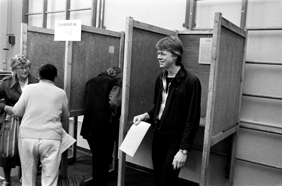 Tweede Kamer verkiezingen 1981 jongeren stemmen in Amsterdam, Bestanddeelnr 931-5091