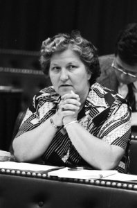 Tweede Kamer vragenuurtje mevrouw Van Leeuwen (ARP) kop, Bestanddeelnr 927-2860