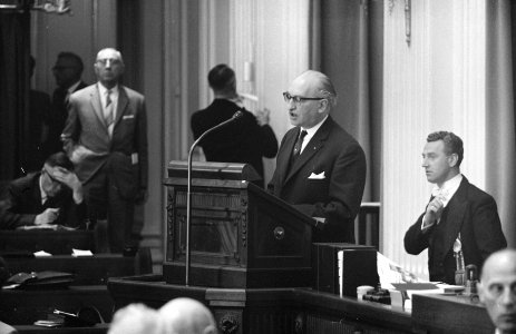 Tweede kamer debat huurverhoging, heer Van Helvort (KVP), Bestanddeelnr 914-0047