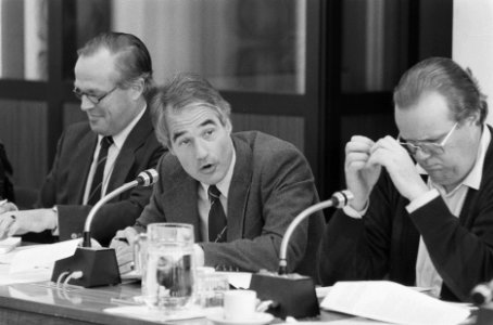 Tweede Kamer vergadering commissie Rijksuitgaven vlnr ambtenaar Patijn , min, Bestanddeelnr 933-7877