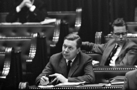 Tweede Kamer behandeling Bouw-CAO. Dhr. Wieldraayer (PVDA) diende de motie in, Bestanddeelnr 921-2250