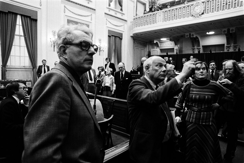 Tweede Kamer vragen over ministerscrisis Den Uyl interrumpeert, Bestanddeelnr 930-6823