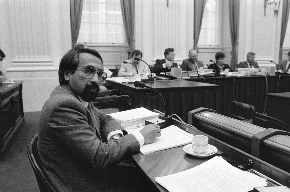Tweede Kamer VCV vaste commissie voor minderhedenbeleid PvdA woordvoerder John, Bestanddeelnr 933-7975