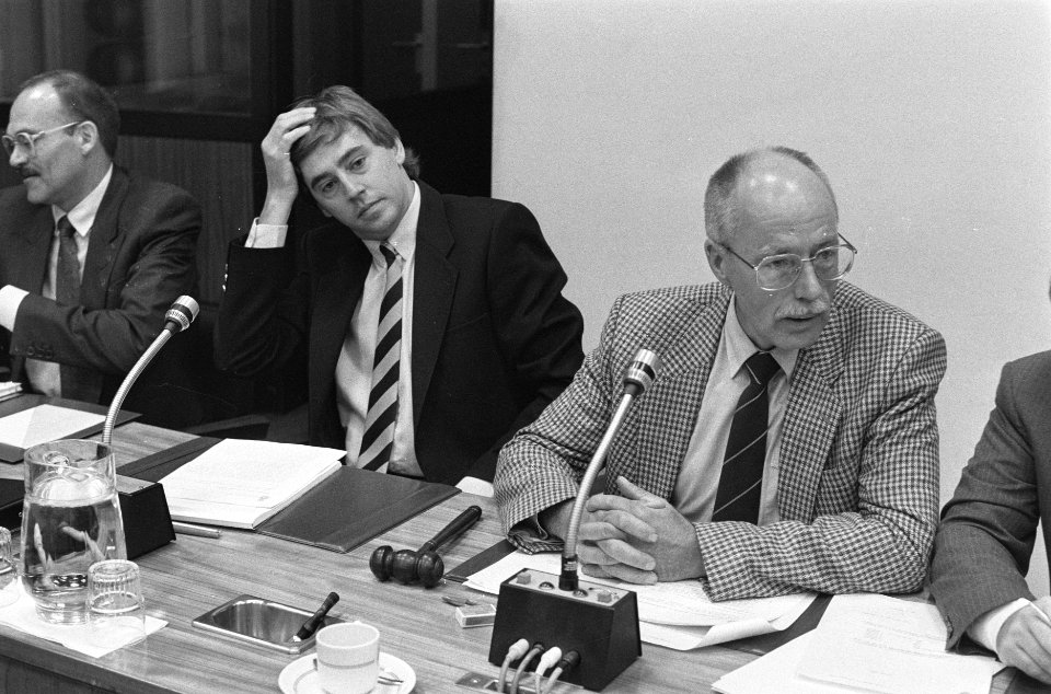 Tweede Kamer uitgebr. Comm.verg. bodemsanering Nijpels van VROM (m), met link, Bestanddeelnr 933-7521