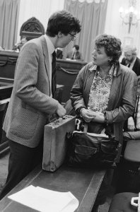 Tweede Kamer stemmingen over Mediawet Jeltje van Nieuwenhoven (PvdA) en Loek , Bestanddeelnr 933-7627