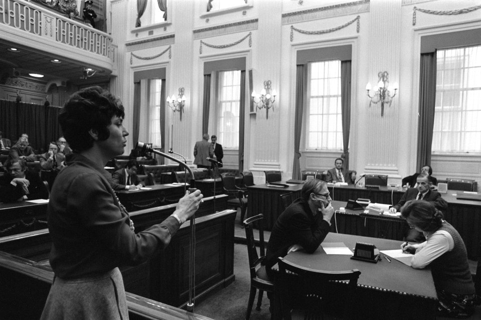 Tweede Kamer stemt over motie van mevrouw Barendregt (PvdA) nr 8 mevrouw Baren, Bestanddeelnr 927-5485