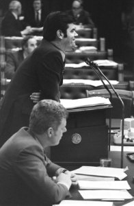 Tweede Kamer staatssecretaris Van Rooyen (Financien) naast minister Duisenberg, Bestanddeelnr 934-6593