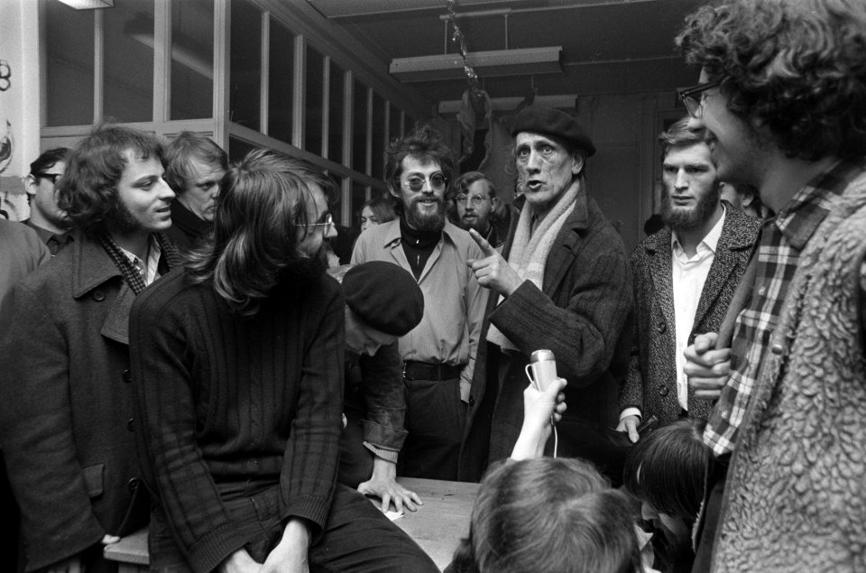 Tweede van rechts Gerard van de Berg aan het woord, Bestanddeelnr 923-3196