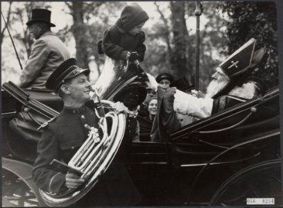 Tweede wereldoorlog, sinterklaasfeesten, rijtuigen, muziekkorpsen, sint nicolaas, Bestanddeelnr 056-0234