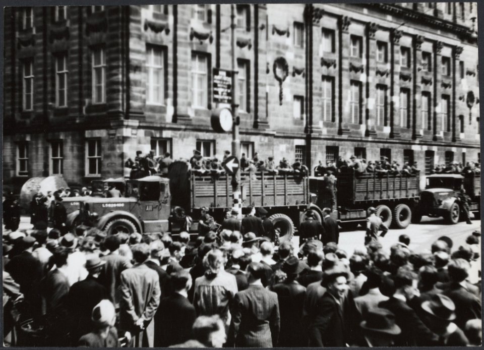 Tweede Wereldoorlog Nederland. Bevrijding Amsterdam, 8 mei 1945. Na de schietpar, Bestanddeelnr 512 117