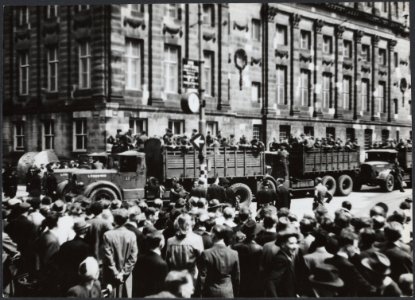 Tweede Wereldoorlog Nederland. Bevrijding Amsterdam, 8 mei 1945. Na de schietpar, Bestanddeelnr 512 117
