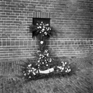 Tweede wereldoorlog, grafstukken, kransen, Bestanddeelnr 901-0040 photo