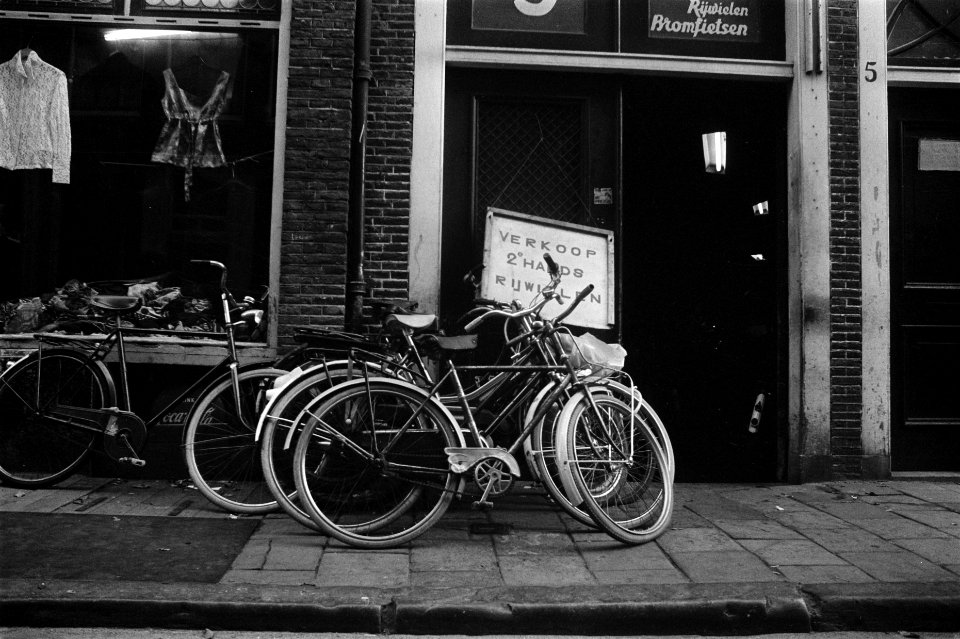 Tweedehands fietsen worden te koop aangeboden, Bestanddeelnr 926-7968