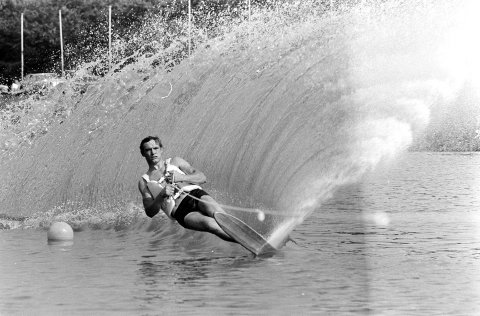 Training Europese Kampioenschappen Waterski op Bosbaan. P. Adlington in aktie (G, Bestanddeelnr 920-5828