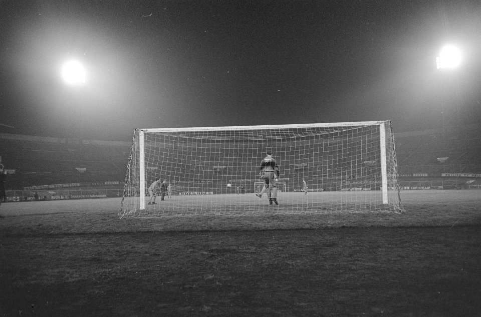 Training Glasgow Rangers in Olympisch Stadion. Glascow Rangers trainen bij de ni, Bestanddeelnr 922-0134