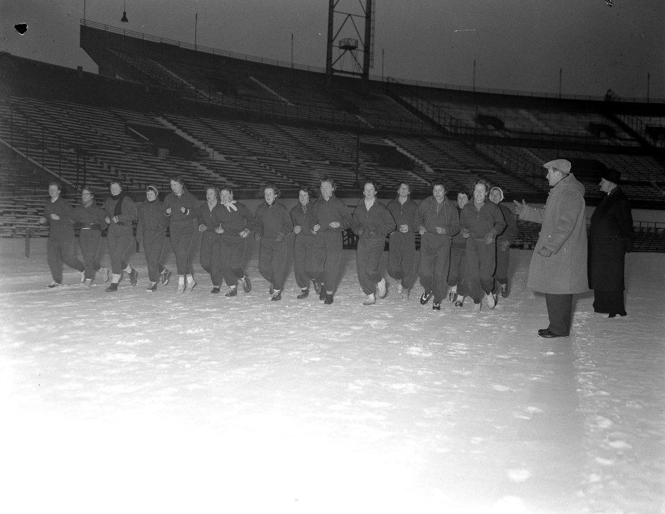 Training dames Hockeyploeg Amsterdam, Bestanddeelnr 907-6111