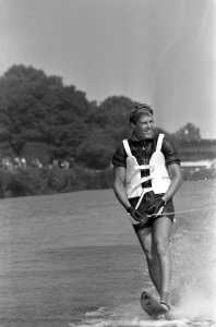 Training Europese Kampioenschappen Waterski op Bosbaan. Bernd Rauchenwald in akt, Bestanddeelnr 920-5836