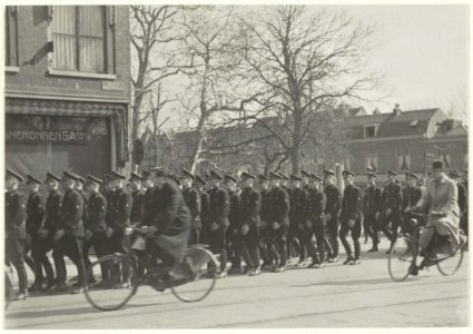 Tweede Wereldoorlog de S.S.afdeling van de N.S.B. marcheert door de Grote Houtstraat in maart 1941. NL-HlmNHA 54013959 1
