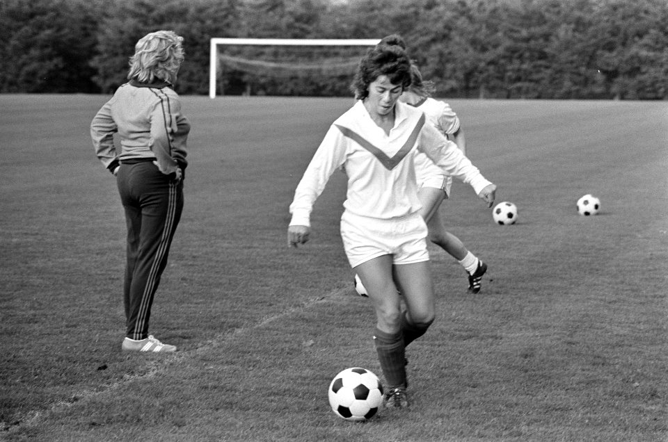 Training nationaal dames-voetbalelftal in Zeist, dames tijdens de training, Bestanddeelnr 926-7072