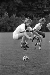Training nationaal dames-voetbalelftal in Zeist, Jose van Hoof (voorgrond) tijde, Bestanddeelnr 926-7068