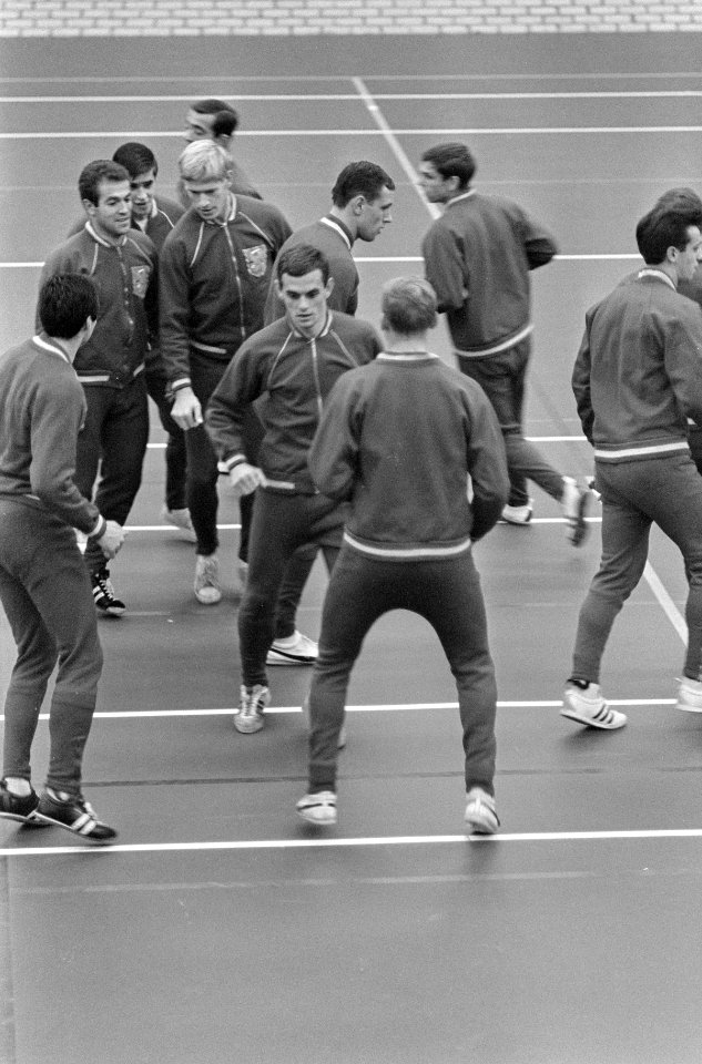 Training in de zaal, Bestanddeelnr 919-8270