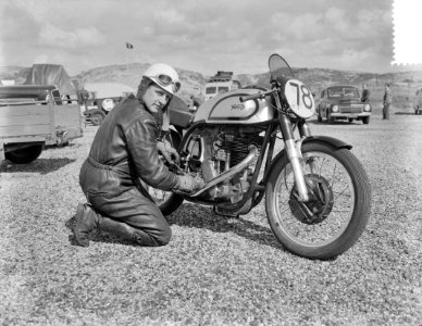 Training motorraces Zandvoort, P. Bakker (Norton) 500cc, Bestanddeelnr 907-1495