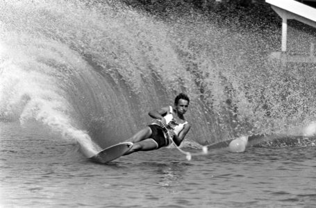 Training Europese Kampioenschappen Waterski op Bosbaan. Egon Brunner in aktie (O, Bestanddeelnr 920-5833