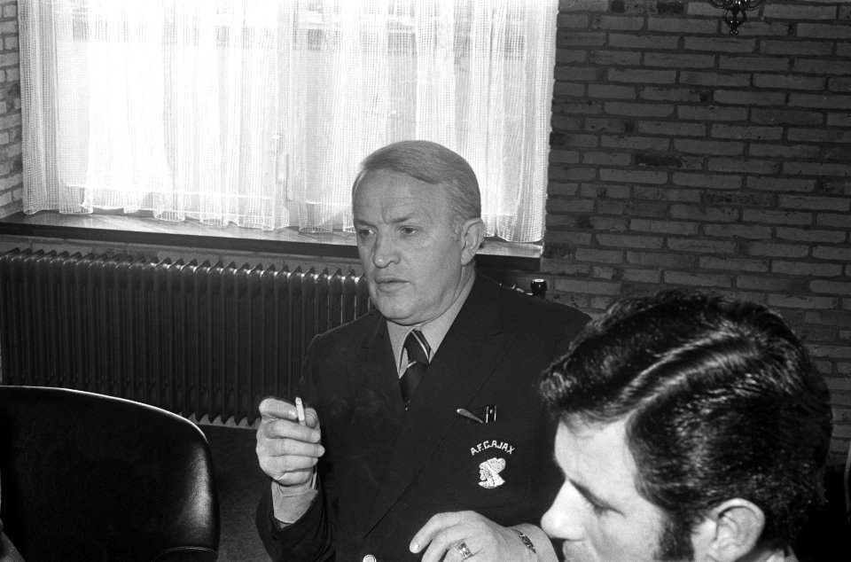 Training en persconferentie Ajax in Amsterdam, trainer Kovacs (kop), Bestanddeelnr 926-3310