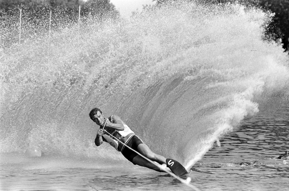 Training Europese Kampioenschappen Waterski op Bosbaan. Walker in aktie, Bestanddeelnr 920-5827