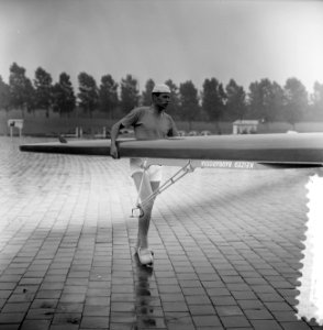 Training Europese roeikampioenschappen, Rob Groen op klompen, Bestanddeelnr 916-7150