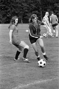 Training nationaal dames-voetbalelftal in Zeist, dames tijdens de training, Bestanddeelnr 926-7069