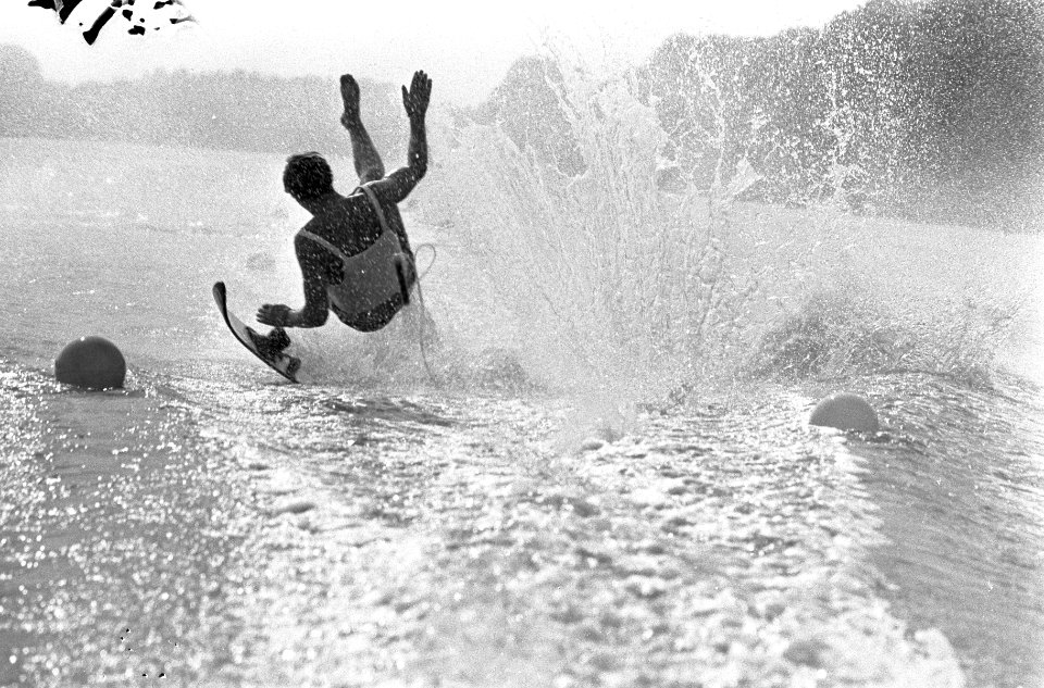 Training Europese kampioenschappen Waterski. De Engelsman Croal valt, Bestanddeelnr 920-5815