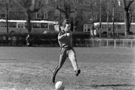 Training en persconferentie Ajax in Amsterdam, Johan Cruijff in aktie, Bestanddeelnr 926-3306