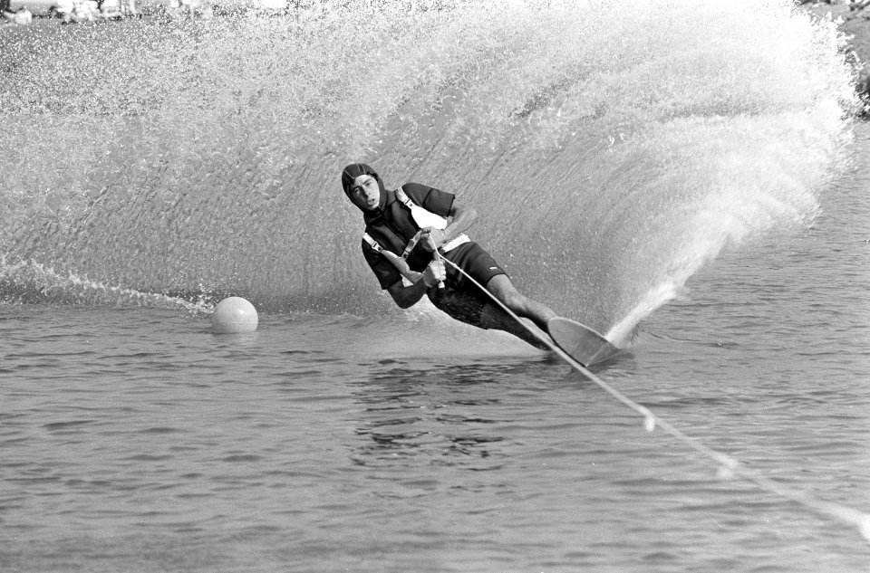 Training Europese Kampioenschappen Waterski op Bosbaan. Jack Fulton in aktie (GB, Bestanddeelnr 920-5829