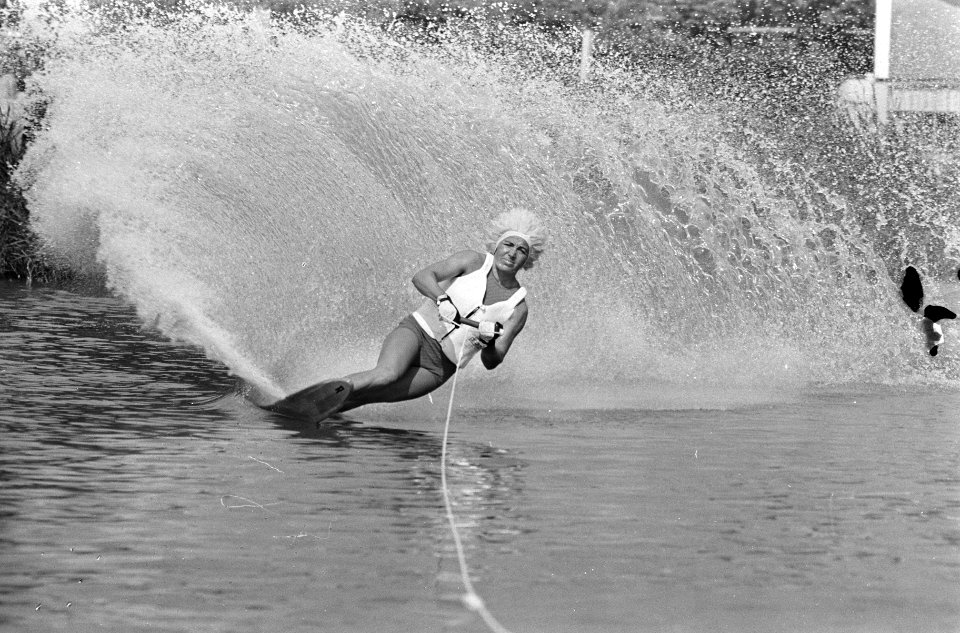 Training Europese kampioenschappen Waterski. De Duitse Susi Kniffler in aktie, Bestanddeelnr 920-5813