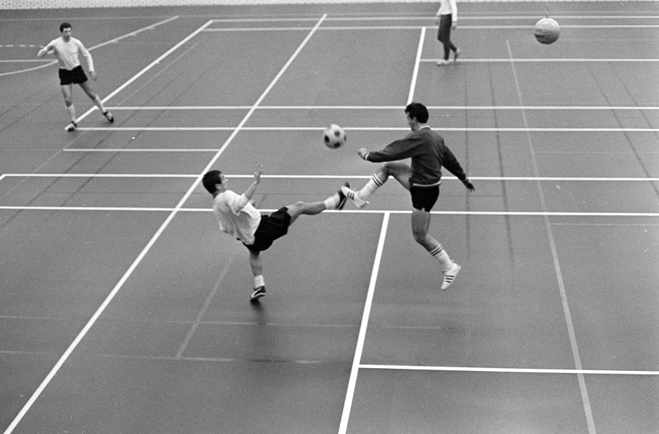 Training in de zaal, Bestanddeelnr 919-8269