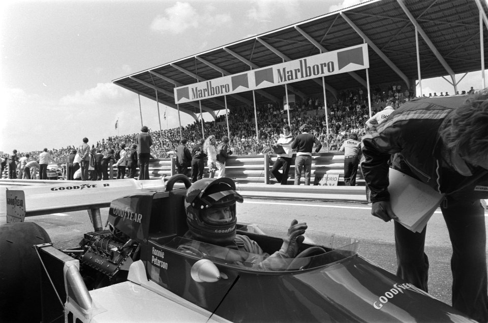 Training Grand Prix op Zandvoort Peterman tijdens training, Bestanddeelnr 928-7499