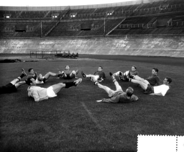 Training Nederlands elftal, gymnastiekoefeningen, Bestanddeelnr 907-3130