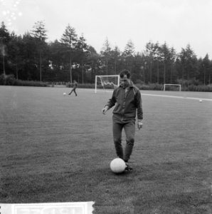 Training Feyenoord, Coen Moulijn tijdens training, Bestanddeelnr 918-1522