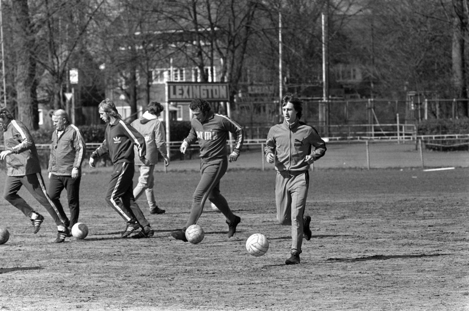 Training en persconferentie Ajax in Amsterdam, training, rechts Cruijff, Bestanddeelnr 926-3305