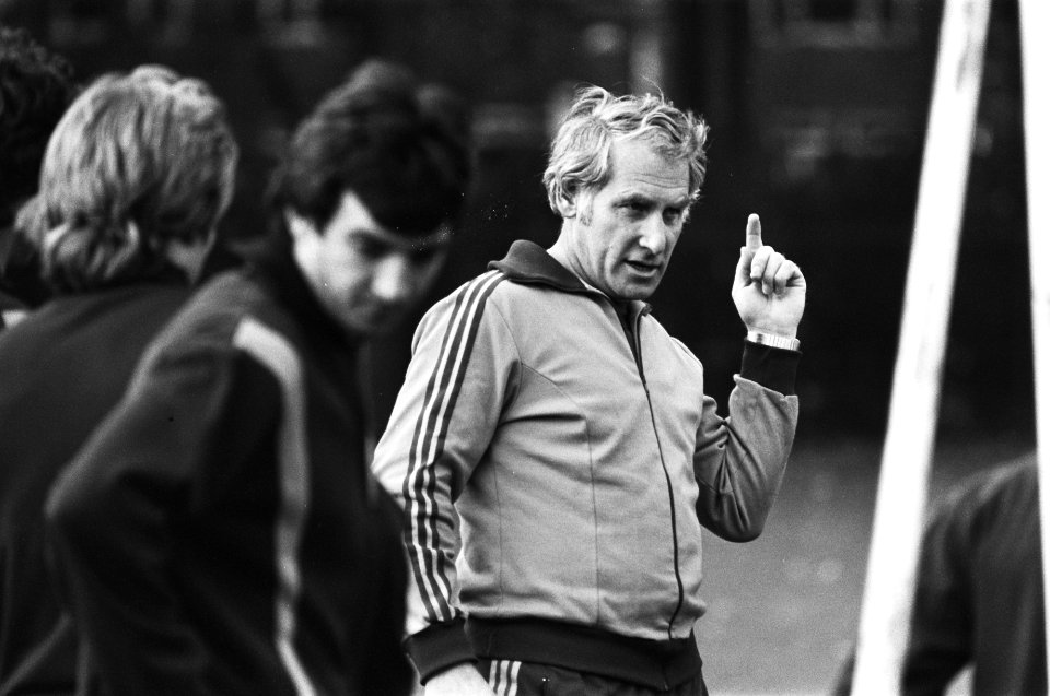 Training Ajax in verband met wedstrijd tegen Lausanne Sports trainer Cor Brom , Bestanddeelnr 929-9488