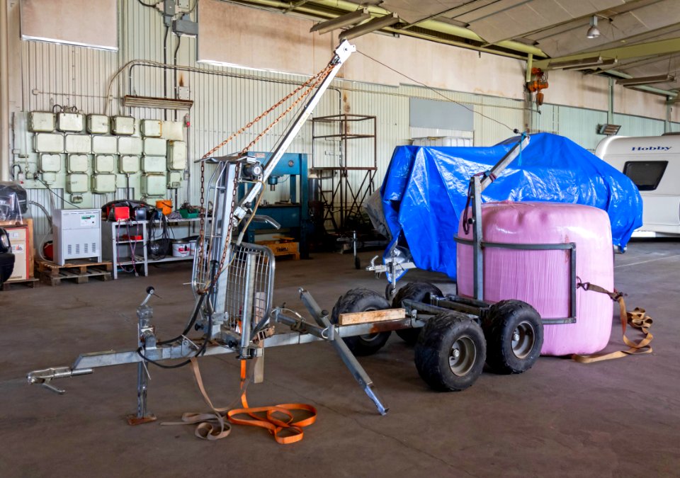Trailer customized for silage bales 1