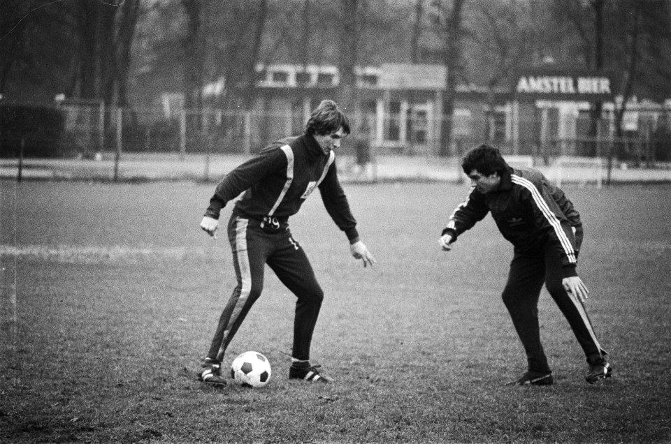 Training Ajax in verband met Europa Cup III Pim Van Dordt (l) in duel met Clar, Bestanddeelnr 930-0275