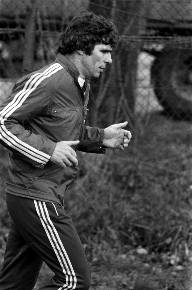 Training Feyenoord in verband met wedstrijd tegen Radnicki Willem van Hanegem ti, Bestanddeelnr 931-8469