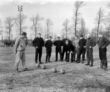 Training Ajax, voor wedstrijd tegen Feyenoord, v.l.n.r. trainer Michels, Pronk, , Bestanddeelnr 918-6473