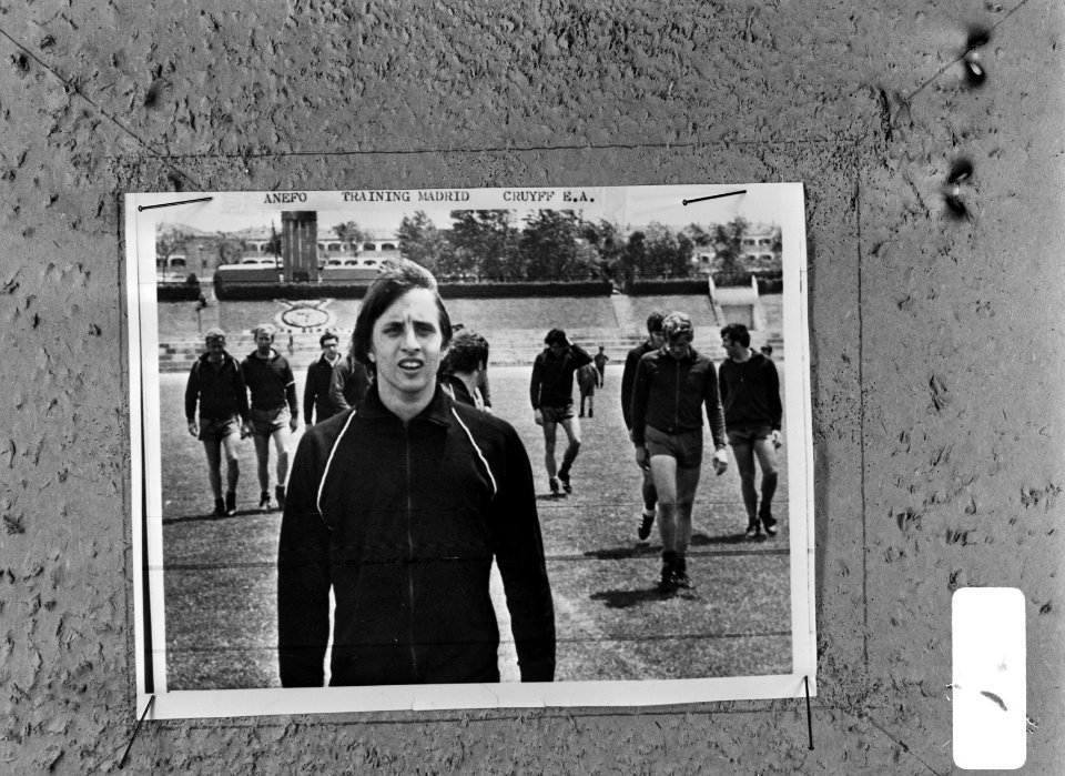 Training Ajax in Madrid voor wedstrijd tegen AC Milaan J. Cruyff vooraan, Bestanddeelnr 922-4627