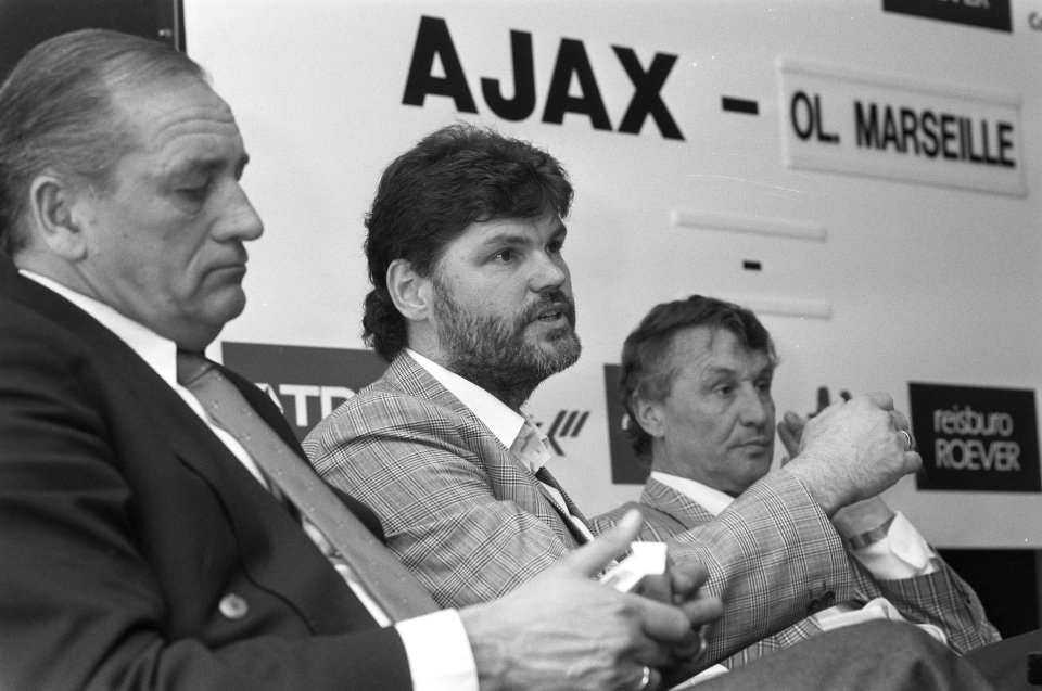 Training Ajax voor Europa Cup II wedstrijd tegen Olympique Marseille persconfe, Bestanddeelnr 934-2319
