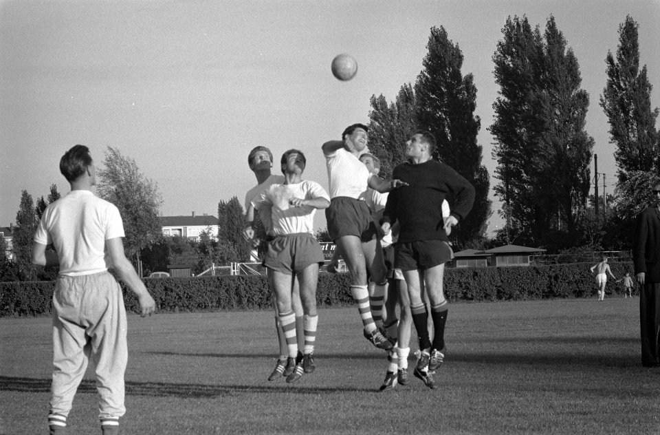Training Ajax Spurgeon, Keizer, Muller, Swart, Groot en Jahrs, Bestanddeelnr 912-8231