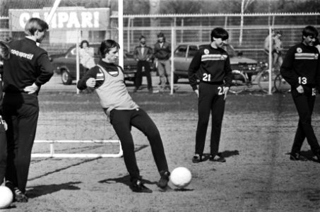 Training Ajax in verband met wedstrijd tegen PSV. 11a Trainer Kurt Linder tijden, Bestanddeelnr 932-1061